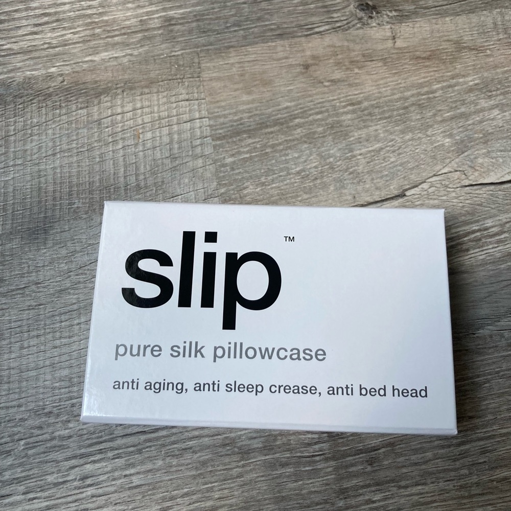 WHITE QUEEN ENVELOPE PILLOWCASE